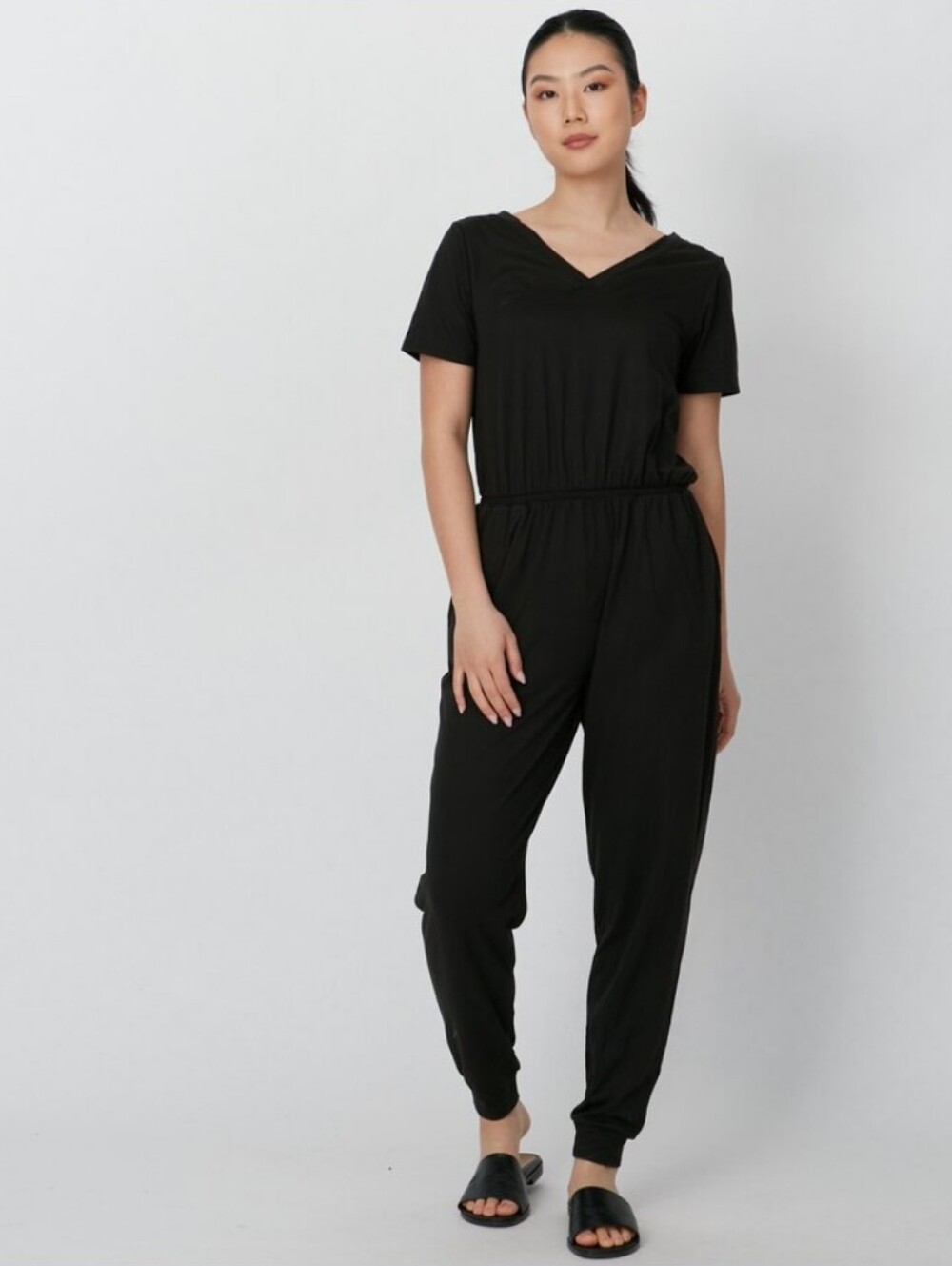 2/$40 ✨Cuddl Duds Black V-Neck Short Sleeve Jumpsuit